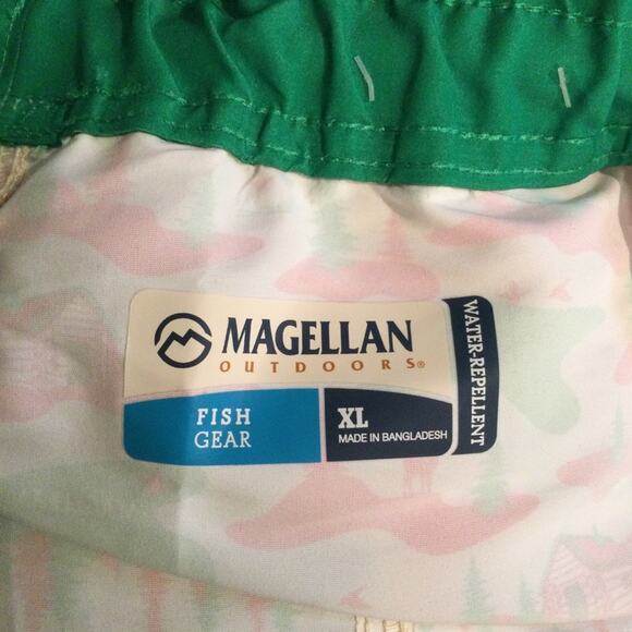 Magellan Outdoors Men’s Fish Gear Holiday Boat Shorts Swim Suit Holiday XL - Picture 3 of 4